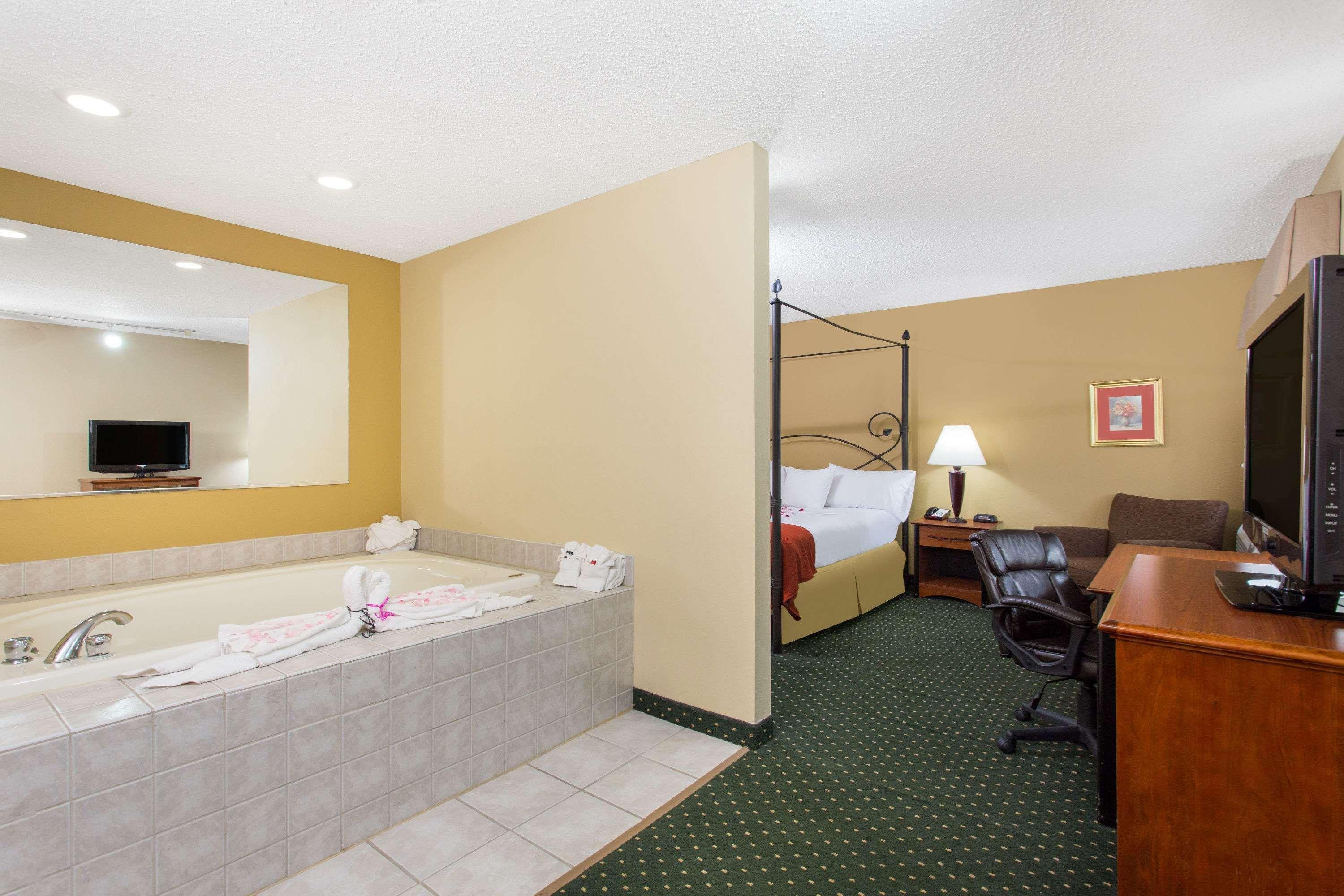 Hotel Americinn By Wyndham 2*