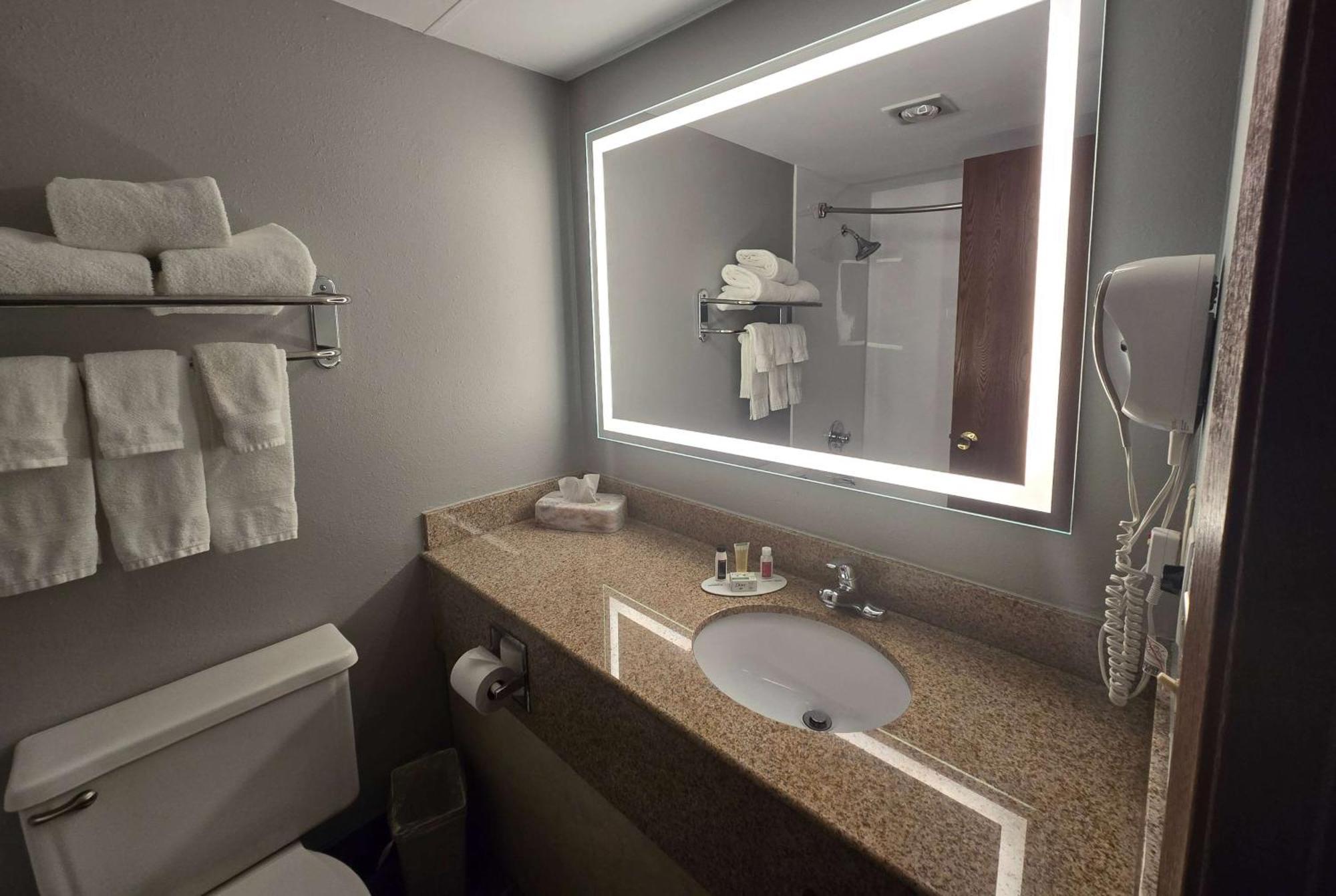 Americinn By Wyndham Hotel