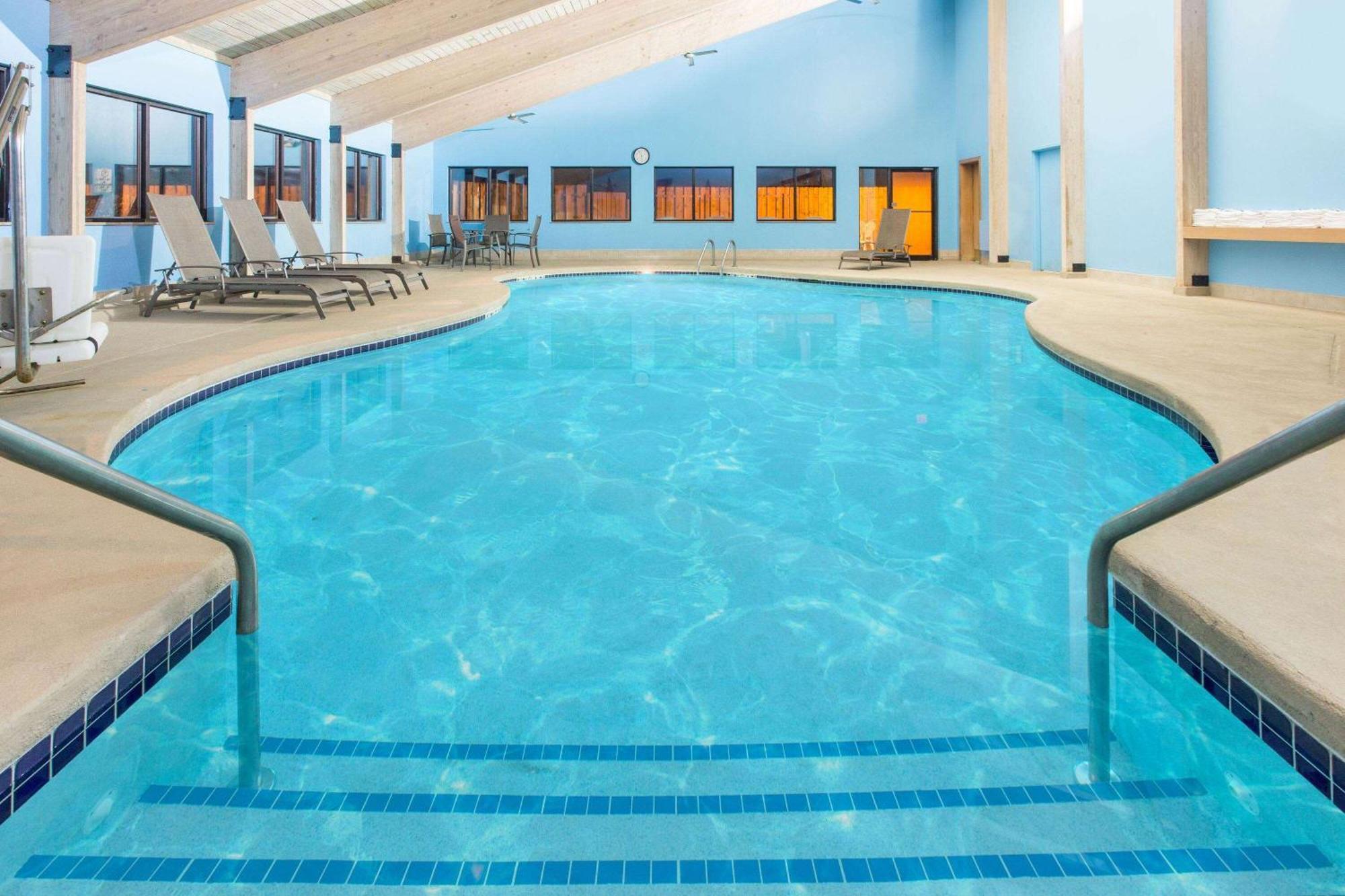 Hotel Americinn By Wyndham Beloit 2*